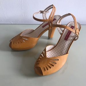B.A.I.T. Loraine Sandal in Tan, Size 10